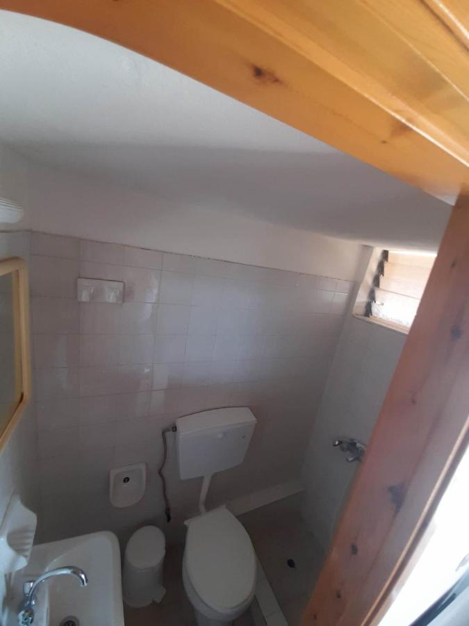 Christina Sunny Rooms Loútsa Exteriör bild